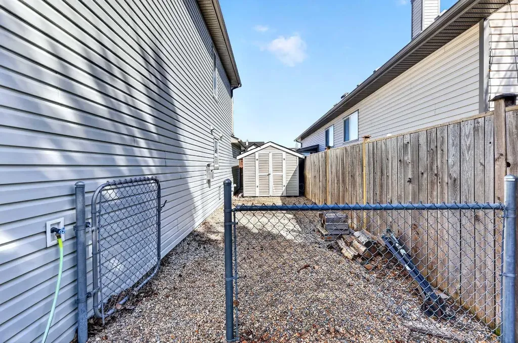 308 Cambridge Place Strathmore AB T1P 1S1