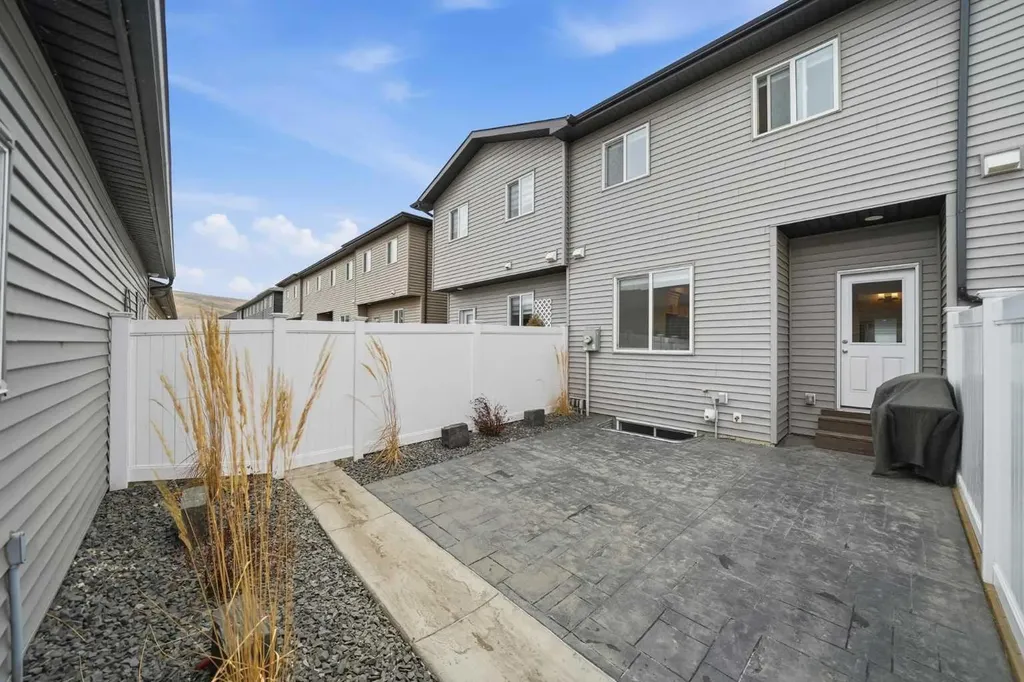 171 Wolf Creek Avenue SE Calgary AB T2X 4V1