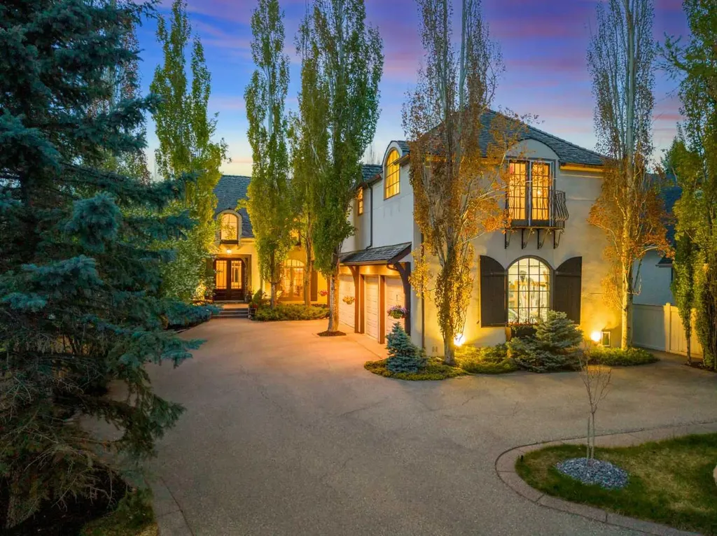 12821 Canso Crescent SW Calgary AB T2W 3B1