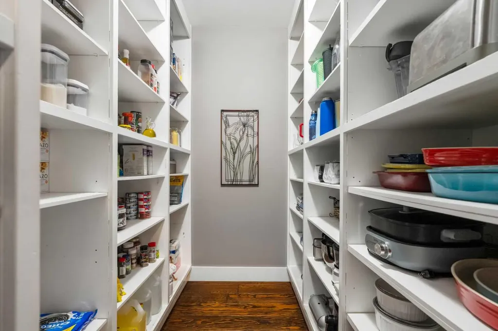 12821 Canso Crescent SW Calgary AB T2W 3B1