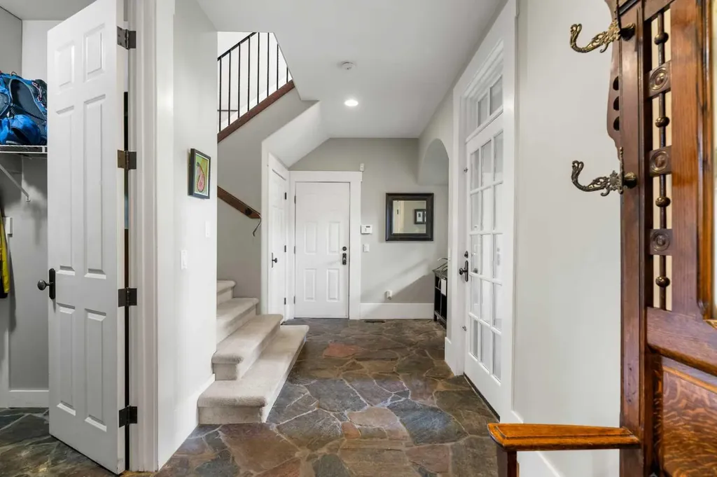 12821 Canso Crescent SW Calgary AB T2W 3B1