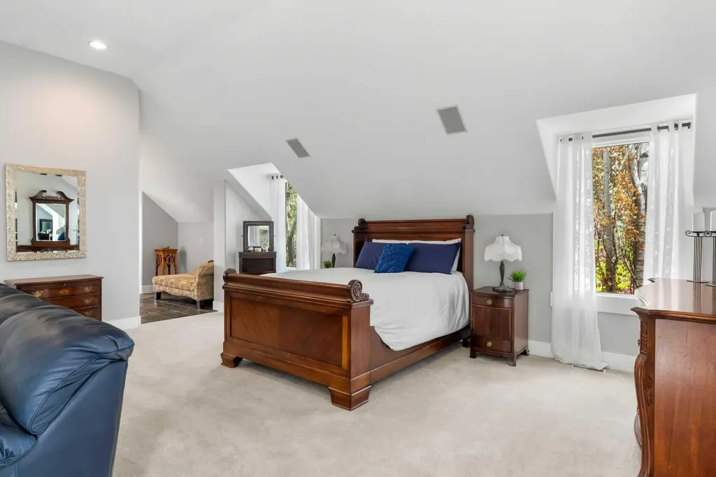 12821 Canso Crescent SW Calgary AB T2W 3B1