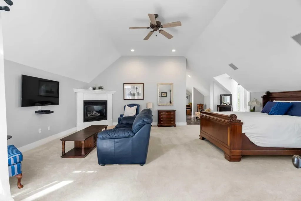 12821 Canso Crescent SW Calgary AB T2W 3B1