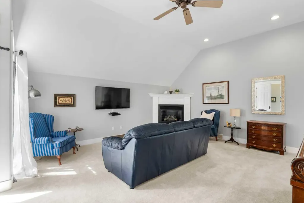 12821 Canso Crescent SW Calgary AB T2W 3B1