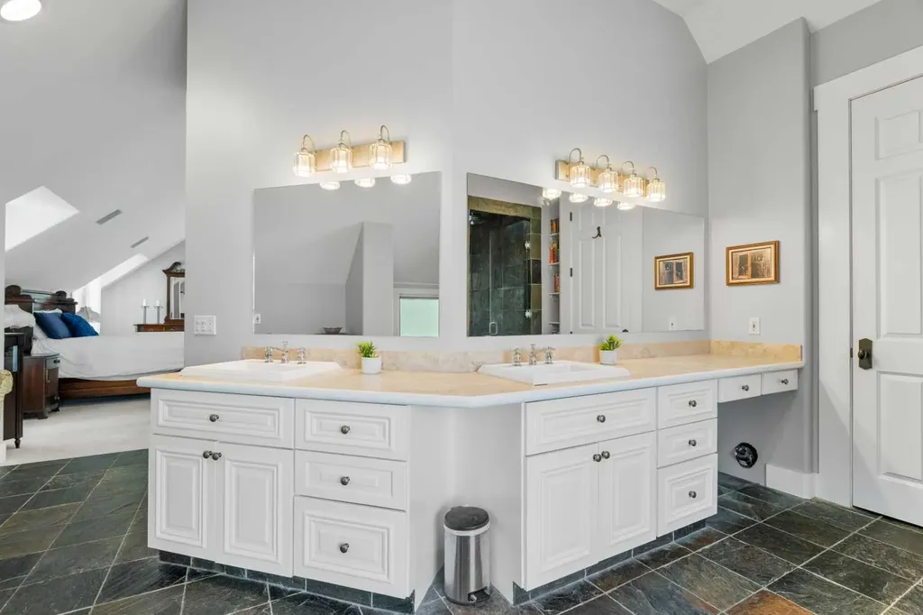 12821 Canso Crescent SW Calgary AB T2W 3B1