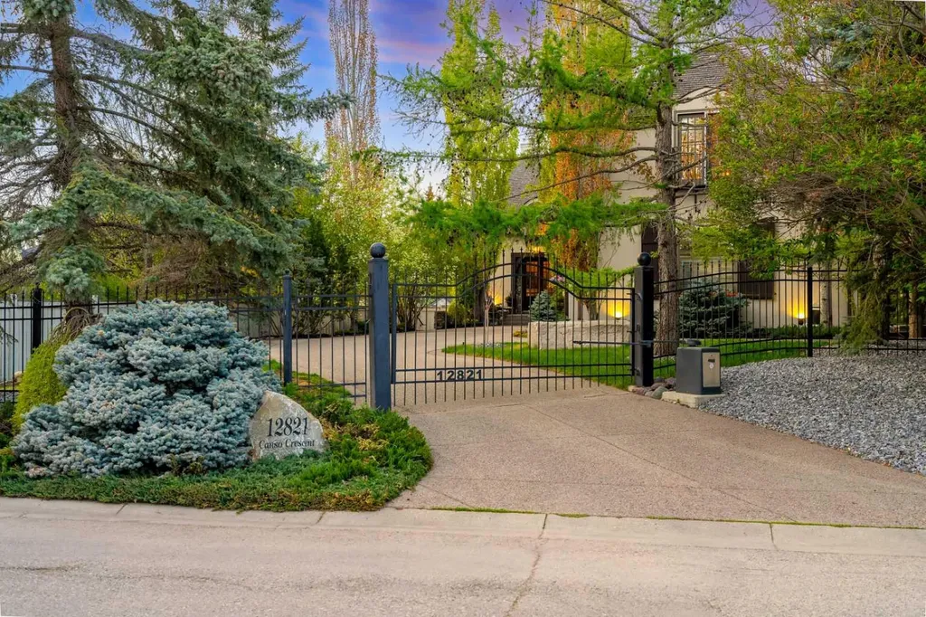 12821 Canso Crescent SW Calgary AB T2W 3B1