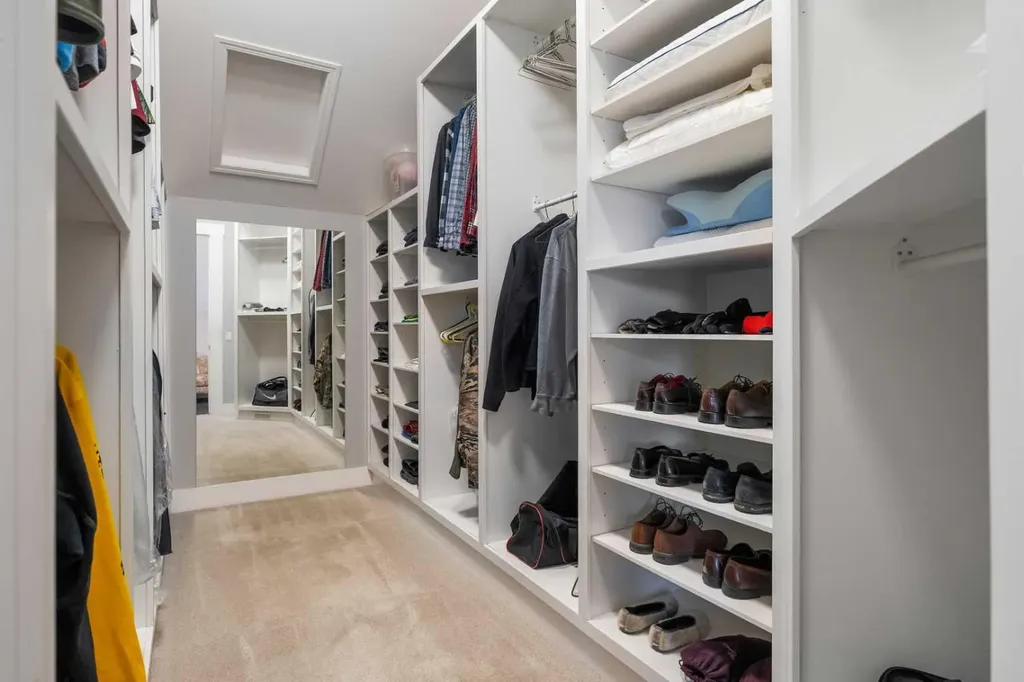 12821 Canso Crescent SW Calgary AB T2W 3B1