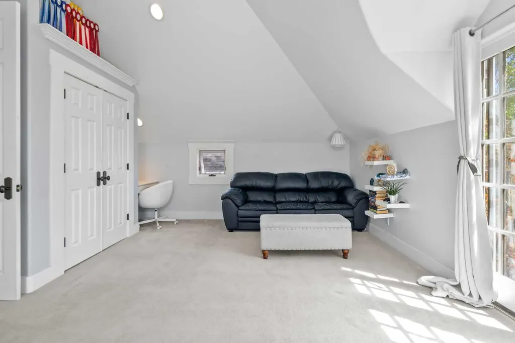12821 Canso Crescent SW Calgary AB T2W 3B1