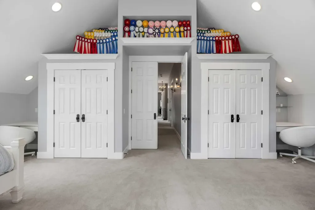 12821 Canso Crescent SW Calgary AB T2W 3B1