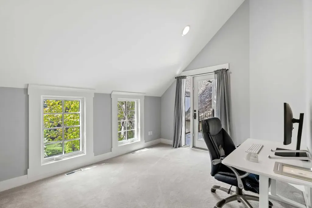 12821 Canso Crescent SW Calgary AB T2W 3B1