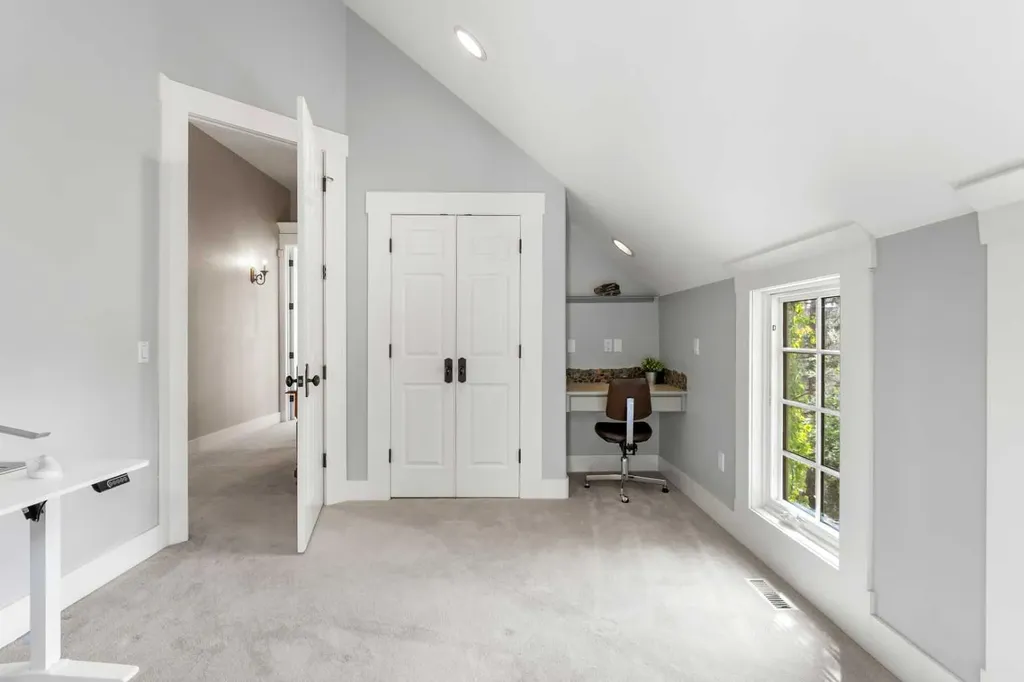 12821 Canso Crescent SW Calgary AB T2W 3B1