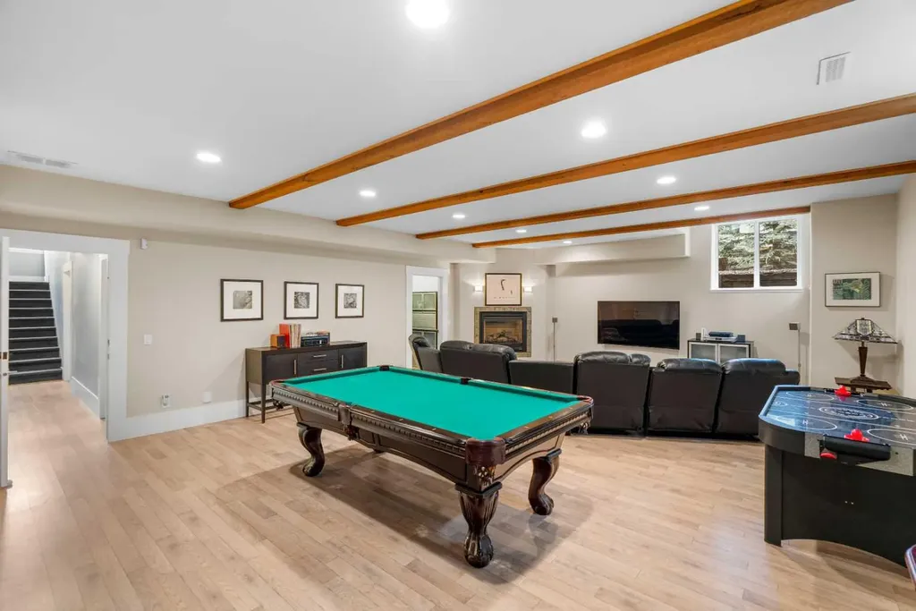 12821 Canso Crescent SW Calgary AB T2W 3B1