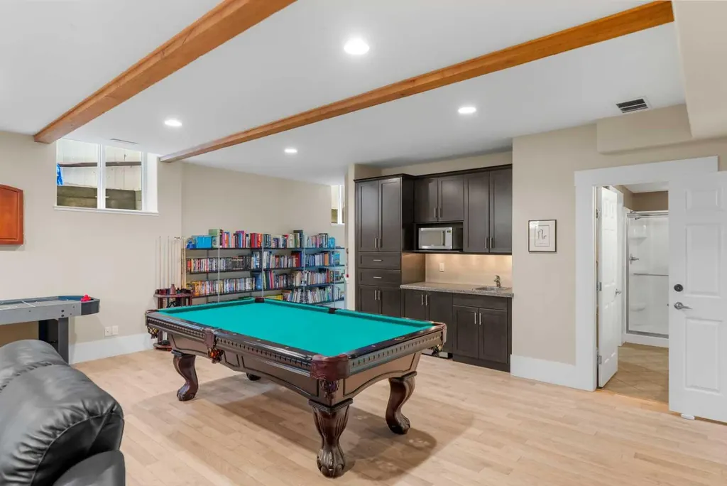 12821 Canso Crescent SW Calgary AB T2W 3B1