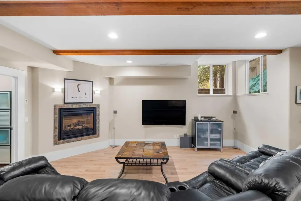 12821 Canso Crescent SW Calgary AB T2W 3B1