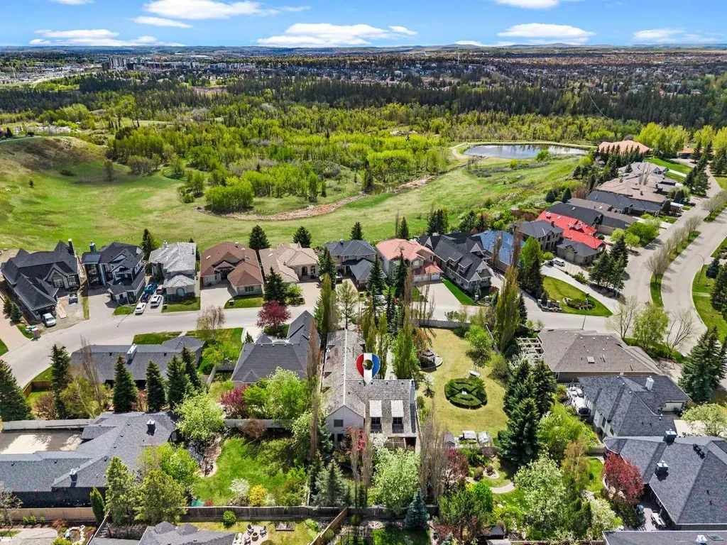 12821 Canso Crescent SW Calgary AB T2W 3B1