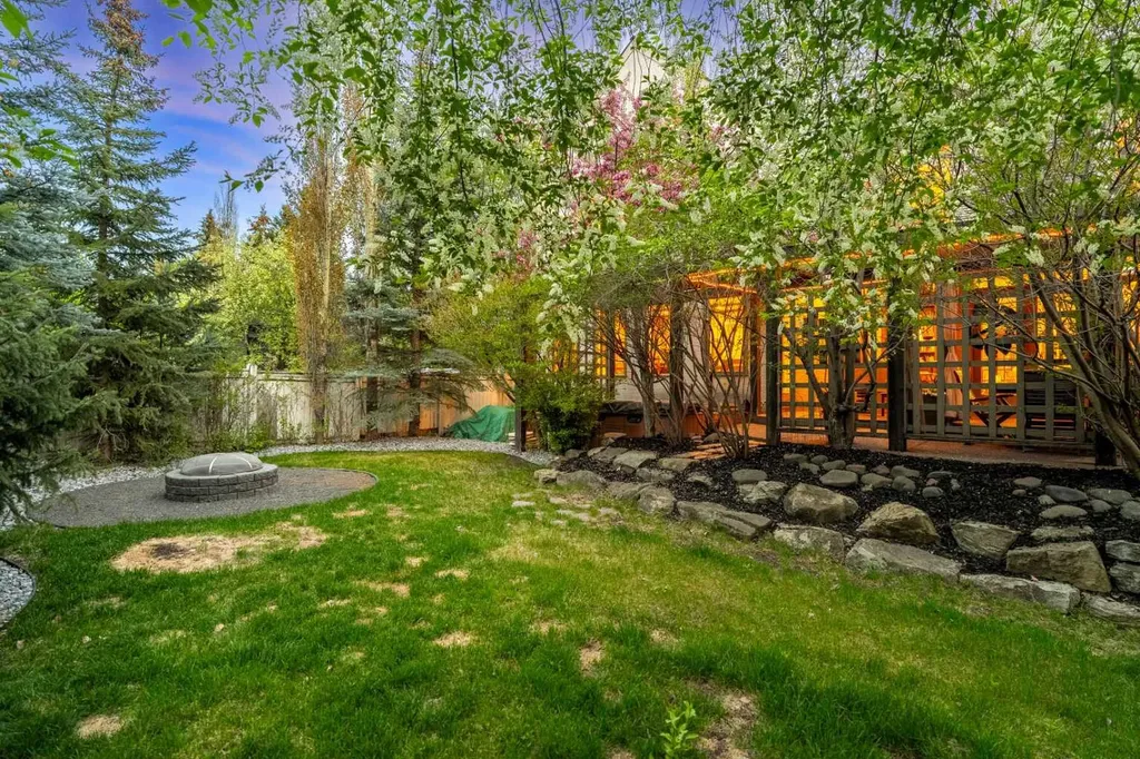 12821 Canso Crescent SW Calgary AB T2W 3B1