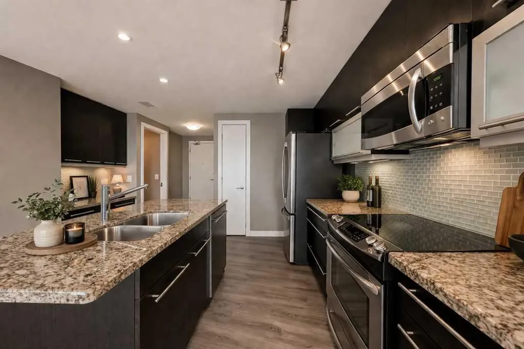 215 13 Avenue SW Calgary AB T2R0V6