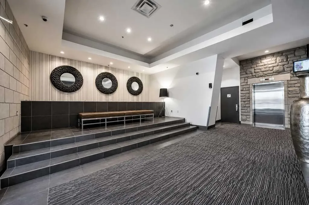 215 13 Avenue SW Calgary AB T2R0V6