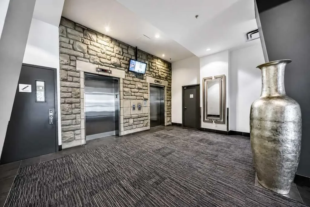 215 13 Avenue SW Calgary AB T2R0V6