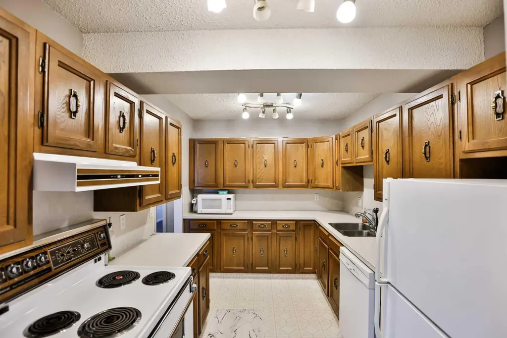 2207 8 Avenue S Lethbridge AB T1J 4G1