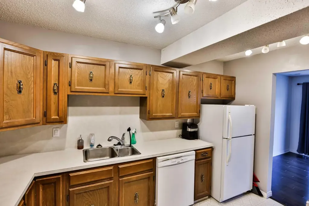 2207 8 Avenue S Lethbridge AB T1J 4G1