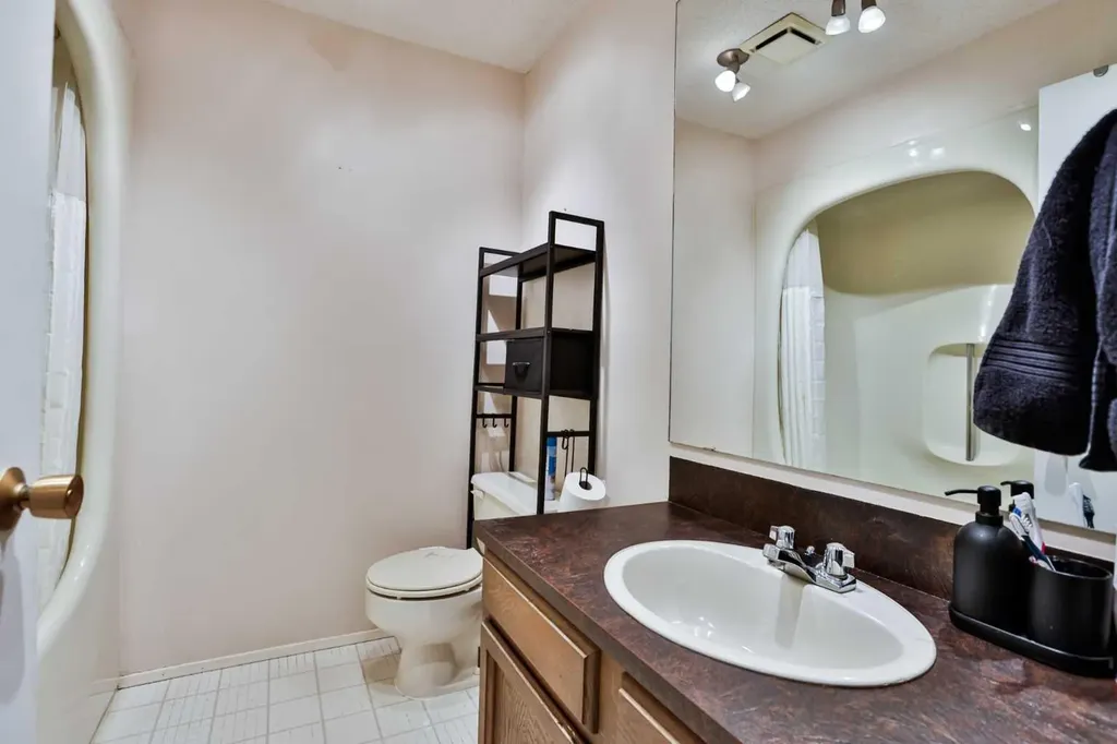 2207 8 Avenue S Lethbridge AB T1J 4G1