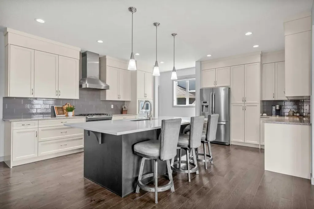 229 Stonemere Bay Chestermere AB T1X 0S1