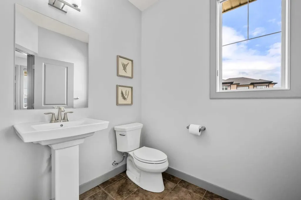 229 Stonemere Bay Chestermere AB T1X 0S1