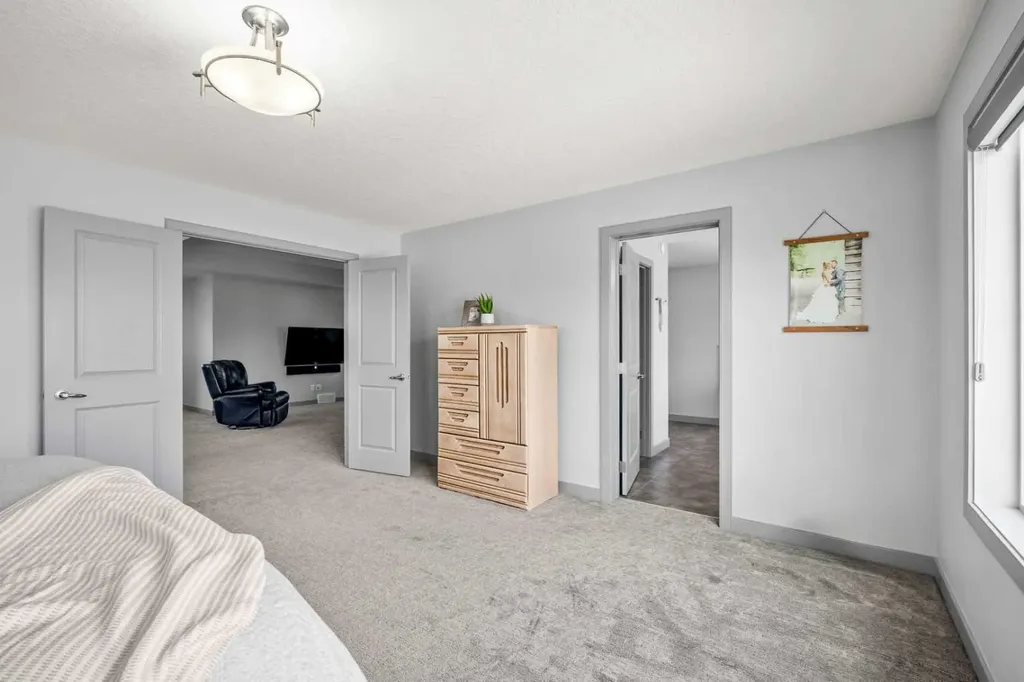 229 Stonemere Bay Chestermere AB T1X 0S1