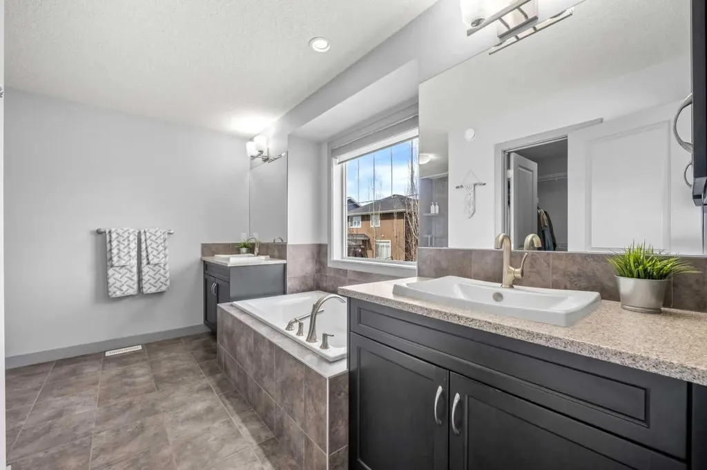 229 Stonemere Bay Chestermere AB T1X 0S1