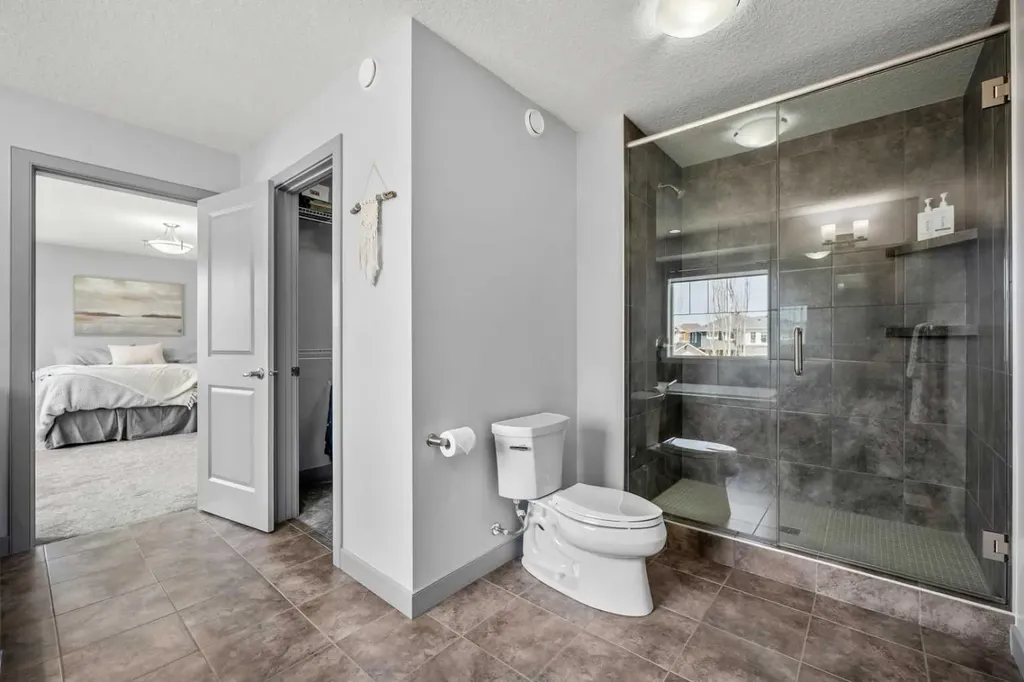 229 Stonemere Bay Chestermere AB T1X 0S1