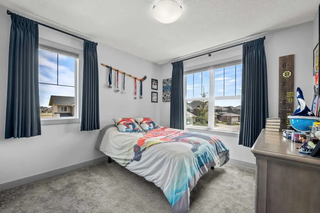 229 Stonemere Bay Chestermere AB T1X 0S1