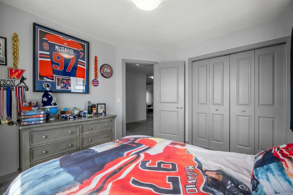 229 Stonemere Bay Chestermere AB T1X 0S1