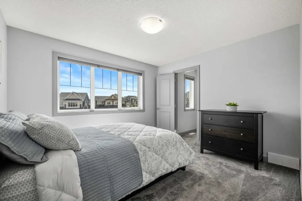 229 Stonemere Bay Chestermere AB T1X 0S1