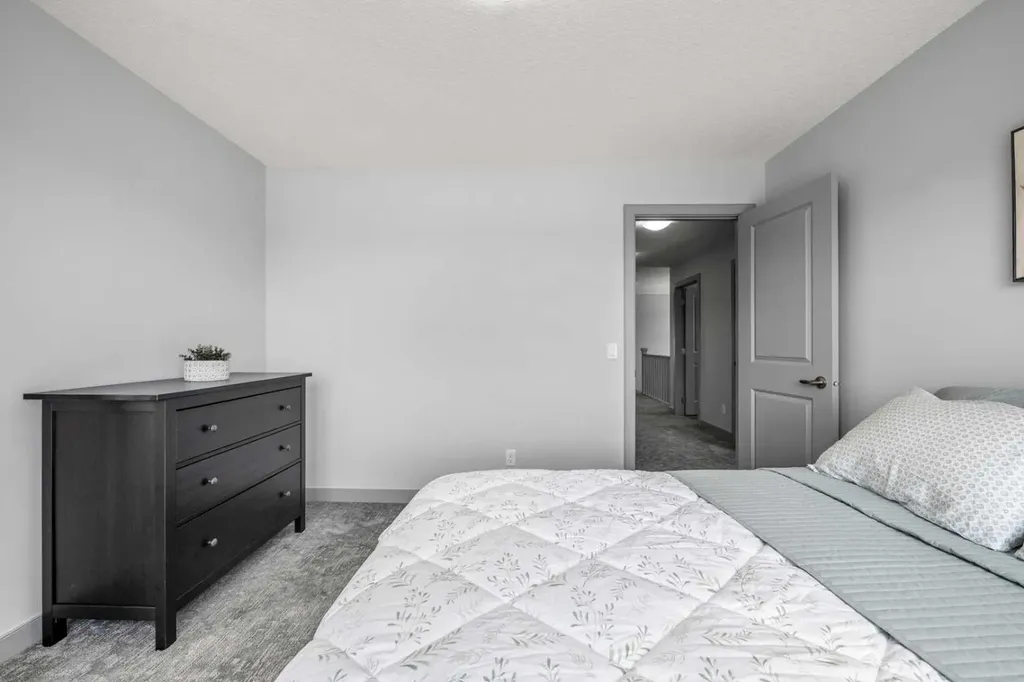 229 Stonemere Bay Chestermere AB T1X 0S1