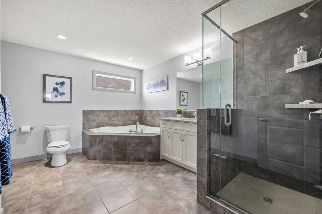 229 Stonemere Bay Chestermere AB T1X 0S1