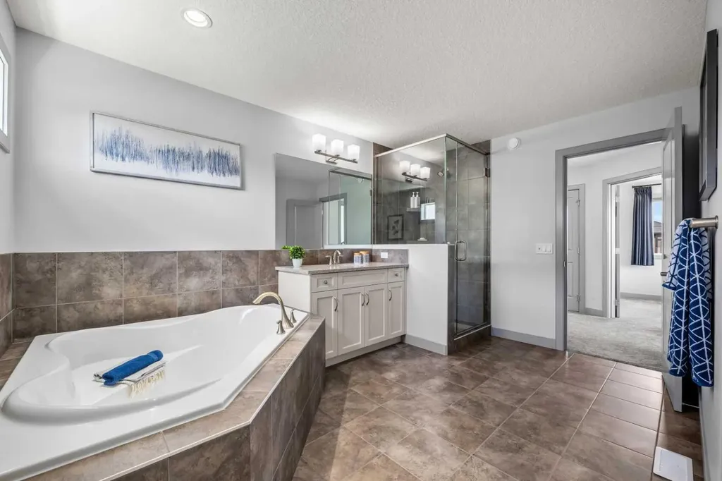 229 Stonemere Bay Chestermere AB T1X 0S1