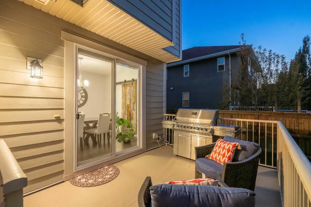 229 Stonemere Bay Chestermere AB T1X 0S1