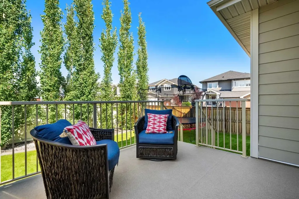 229 Stonemere Bay Chestermere AB T1X 0S1