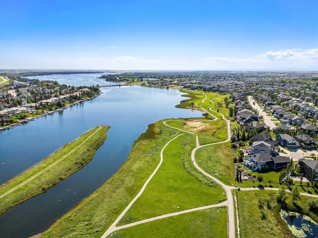 229 Stonemere Bay Chestermere AB T1X 0S1