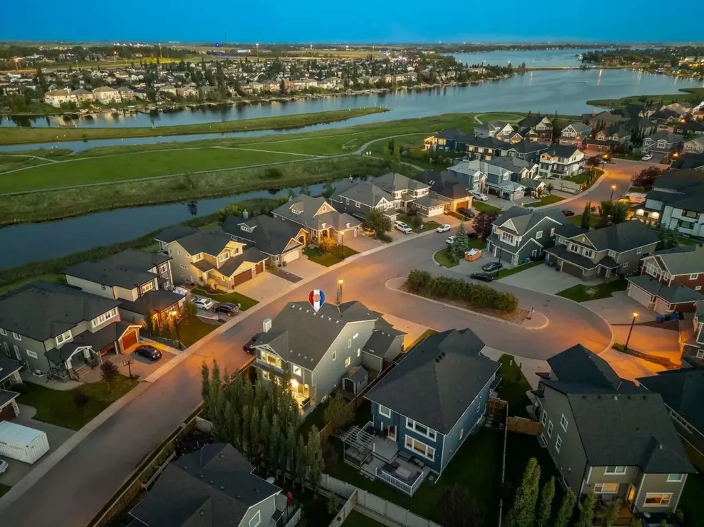 229 Stonemere Bay Chestermere AB T1X 0S1
