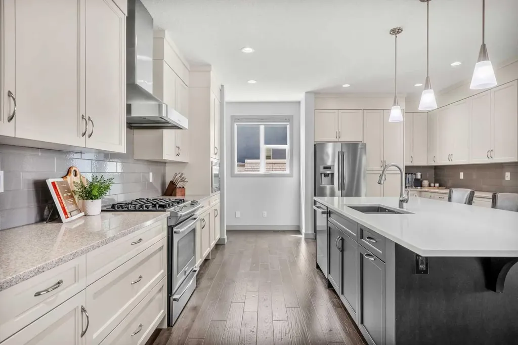 229 Stonemere Bay Chestermere AB T1X 0S1