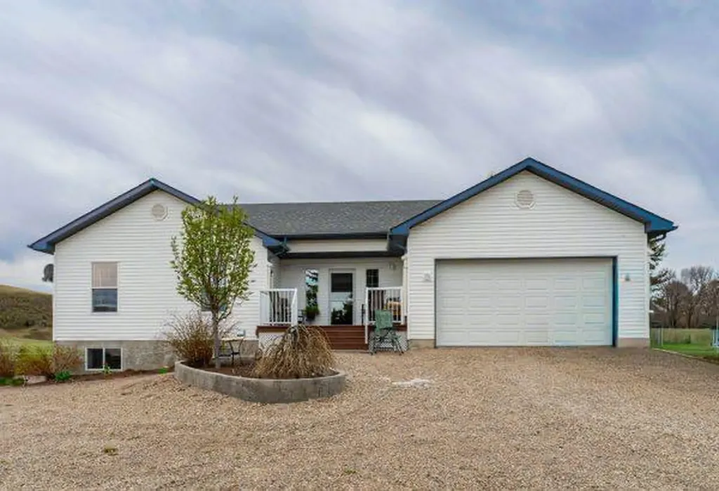 105 1 Avenue Rural Wheatland County AB T0J2T0