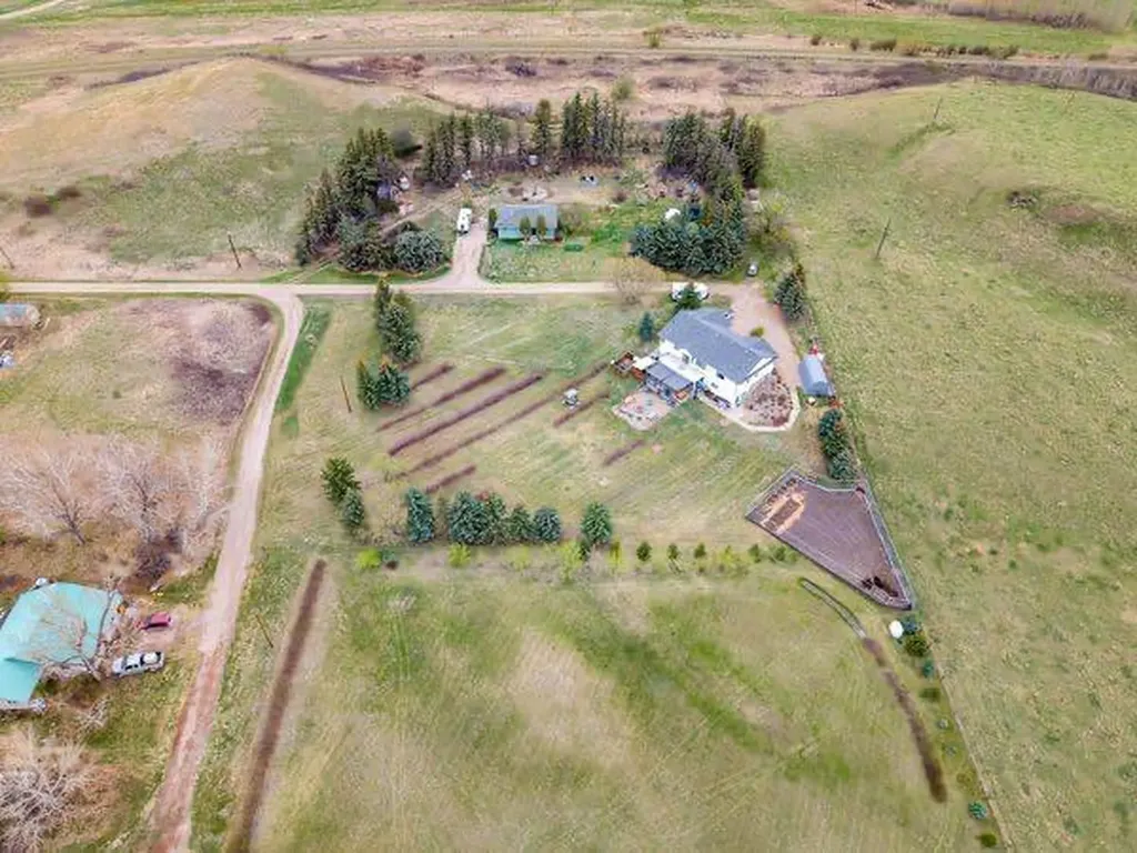 105 1 Avenue Rural Wheatland County AB T0J2T0