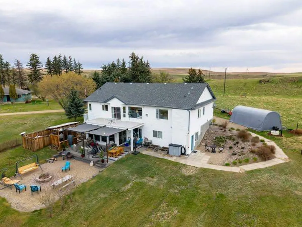 105 1 Avenue Rural Wheatland County AB T0J2T0