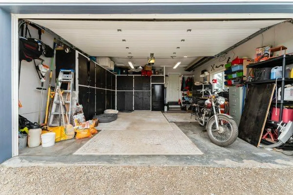 105 1 Avenue Rural Wheatland County AB T0J2T0