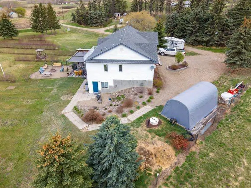 105 1 Avenue Rural Wheatland County AB T0J2T0