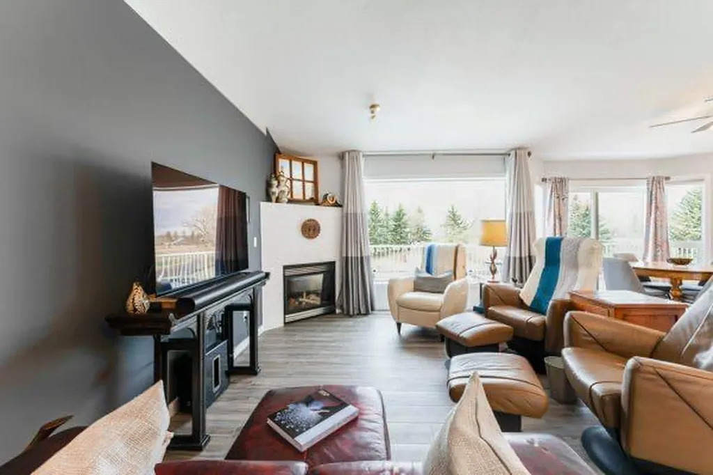 105 1 Avenue Rural Wheatland County AB T0J2T0