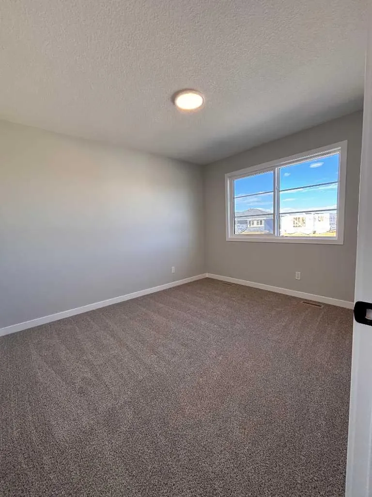 475 Baywater Green SW Airdrie AB T4B 5R6