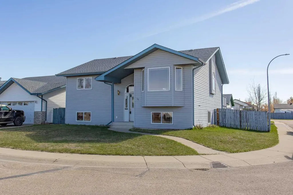 57 Spring Close Blackfalds AB T0M 0J0